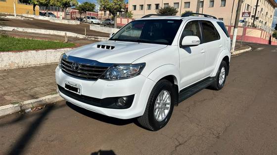 TOYOTA HILUX SW4 3.0 SRV 4X4 16V TURBO INTERCOOLER DIESEL 4P AUTOMÁTICO
